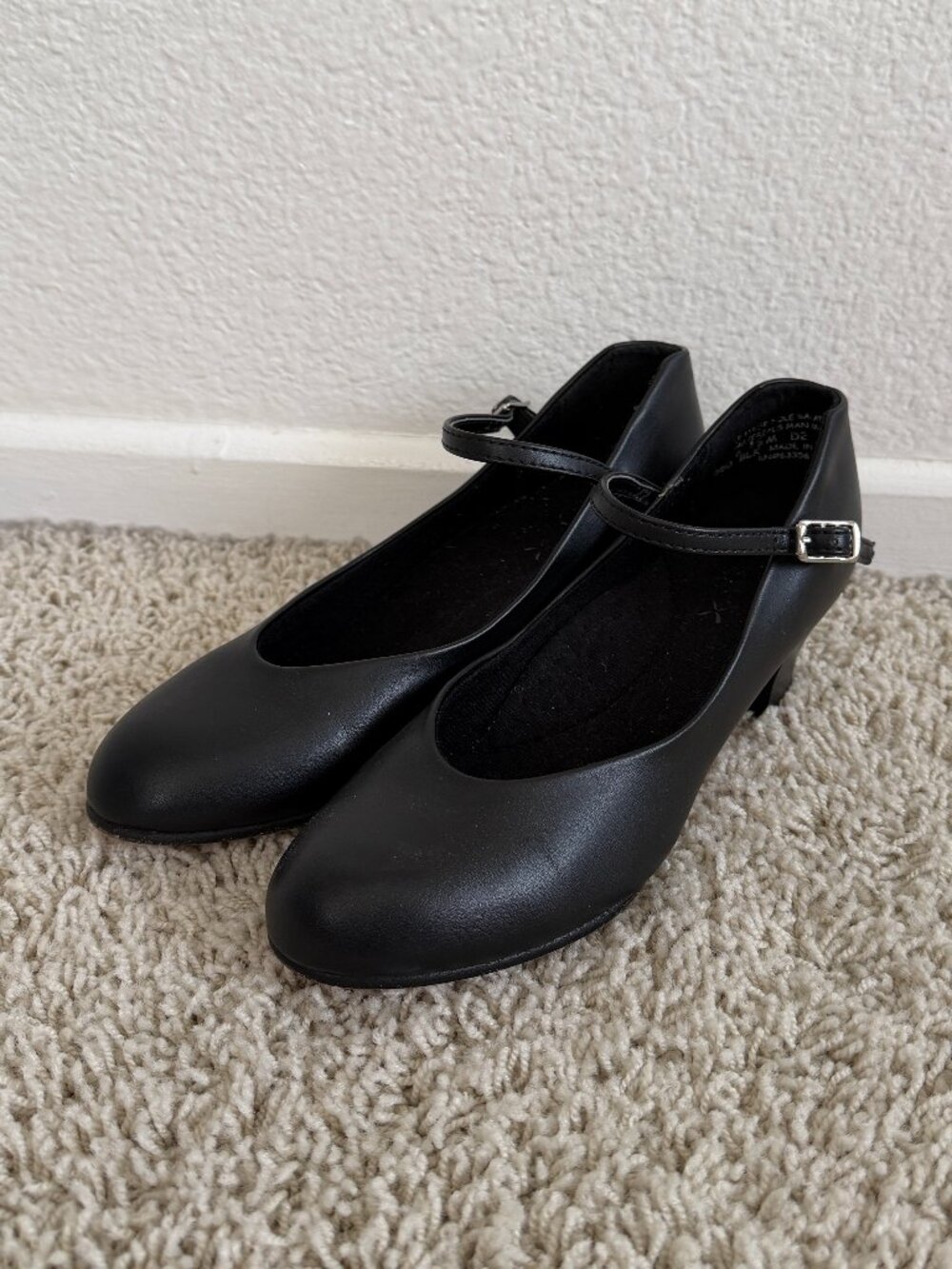 Capezio Womens Jr. Footlight 1.5" Heel Character Shoes Black Size 6.5 - Picture 2 of 9